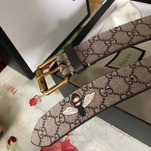 Gucci Bee Print GG Supreme Belt